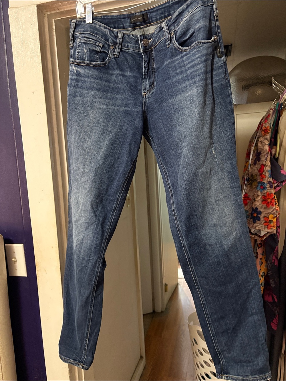 Silver Jeans Women’s Medium Blue Straight-Leg Jeans